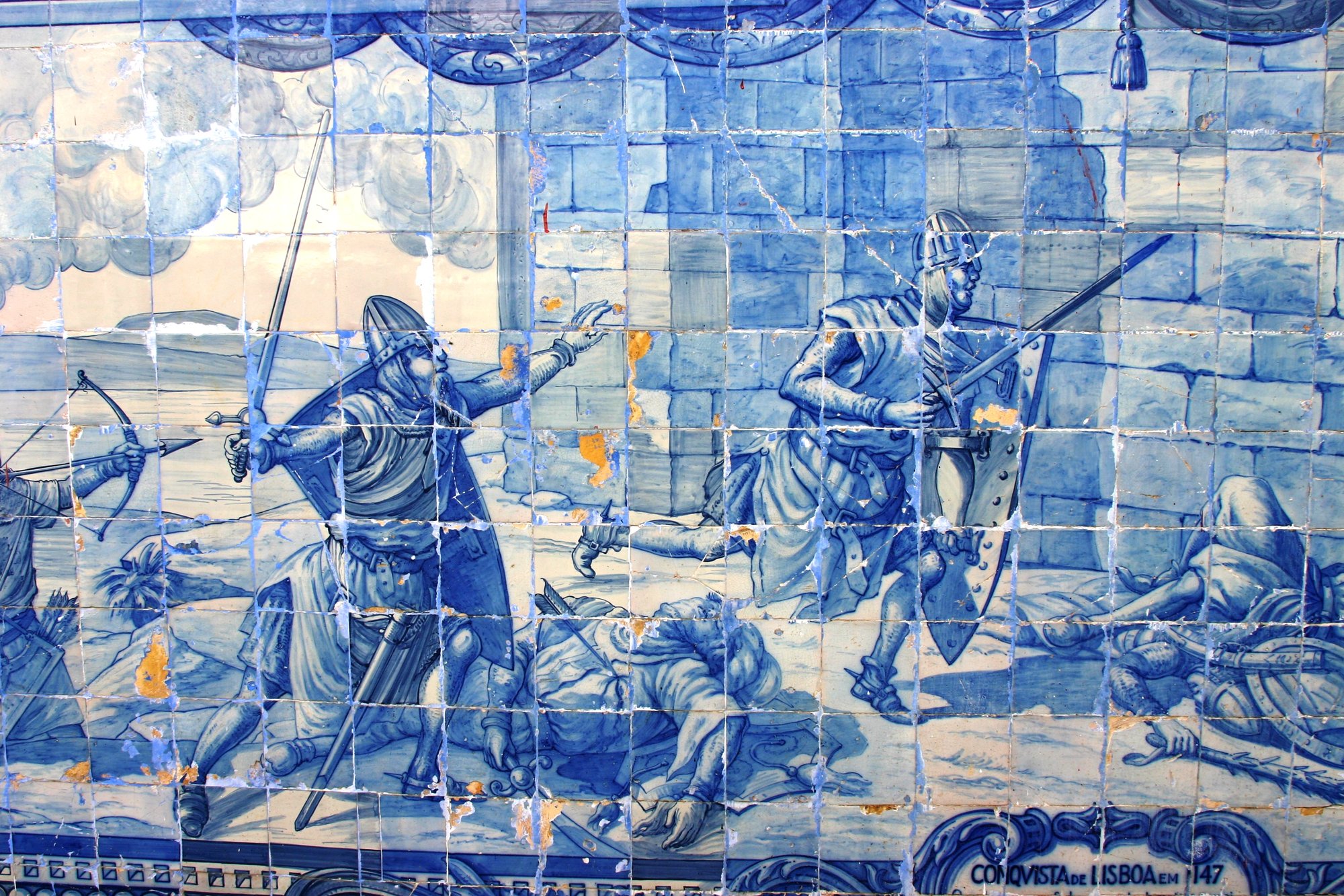 Panneau d'azulejos bleus et blancs representant la conquete de Lisbonne, eglise Santa Luzia