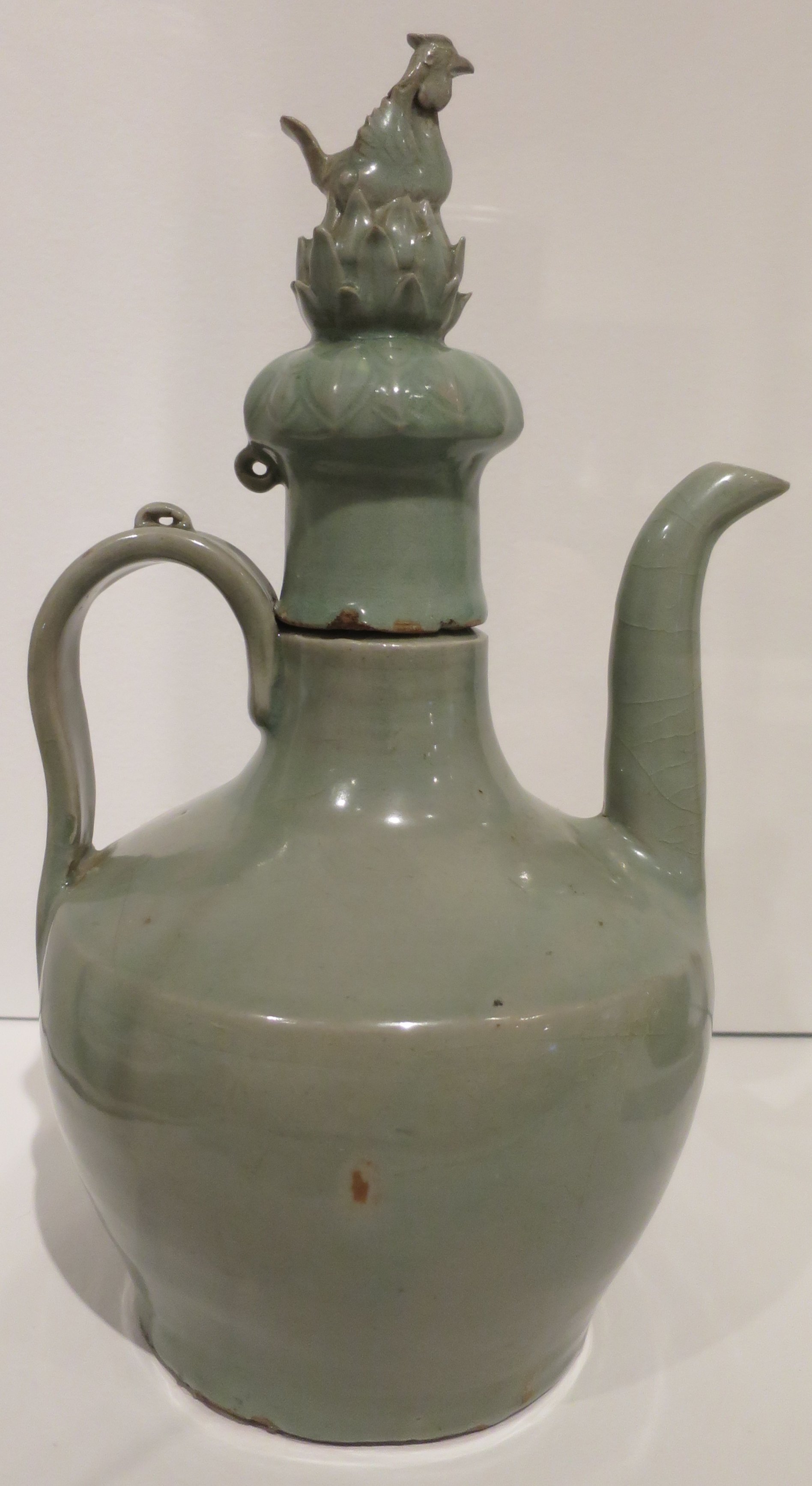 Bol en céladon coréen de la dynastie Goryeo aux motifs incrustés