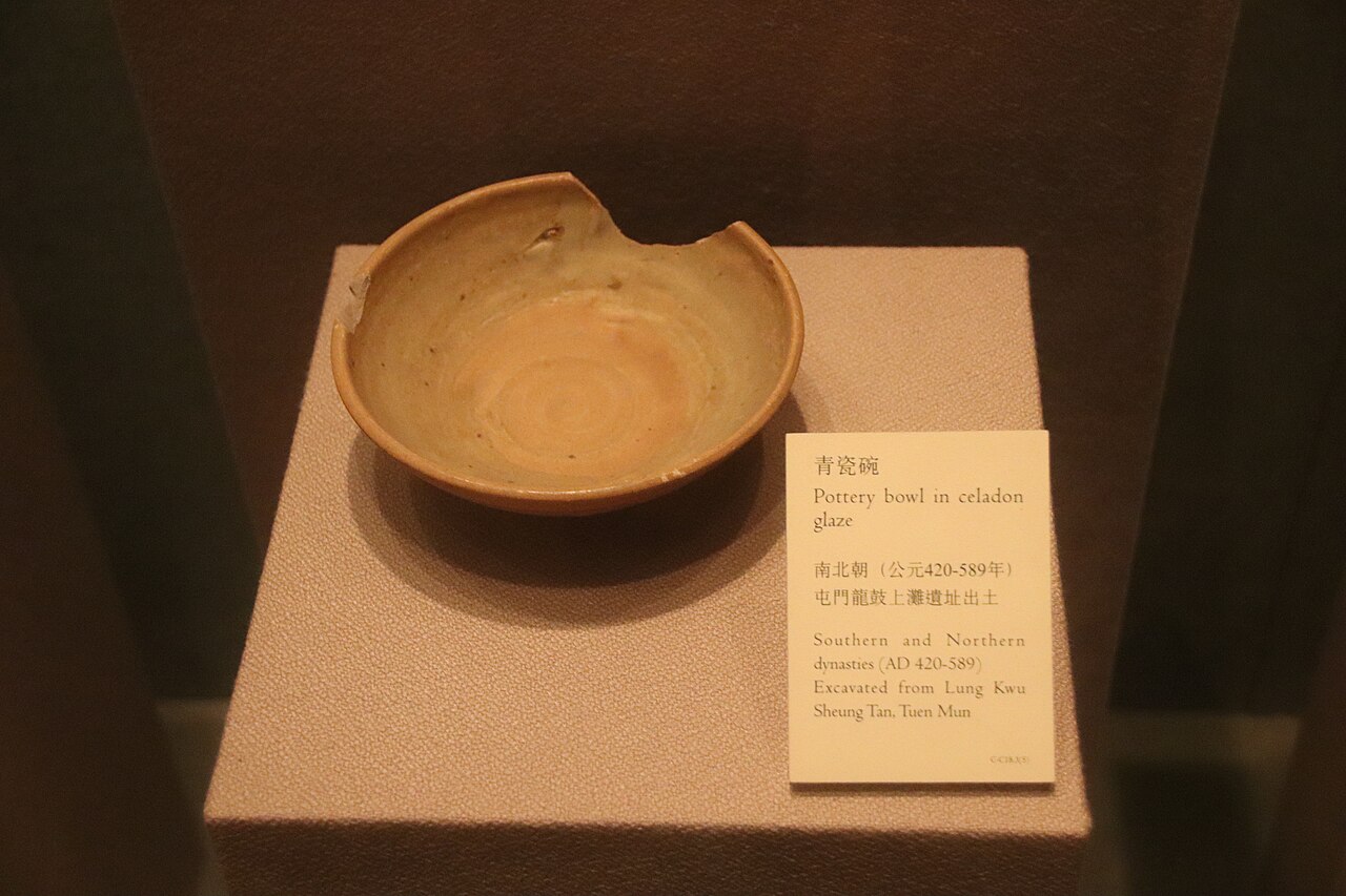 Bols en faïence émaillée aux tons pastels satinés, céramique artisanale 2024