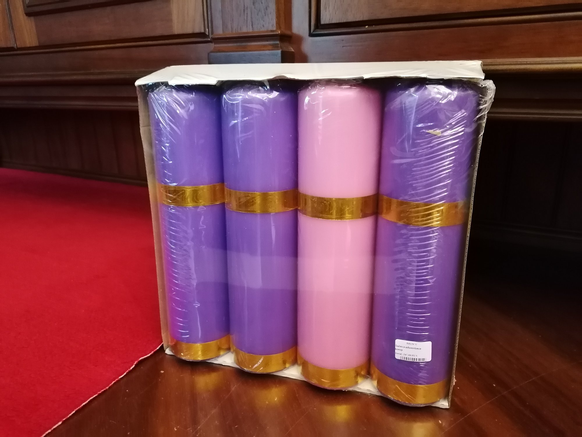 Couronne de l'Avent avec bougies, une tradition qui se decline aussi en ceramique