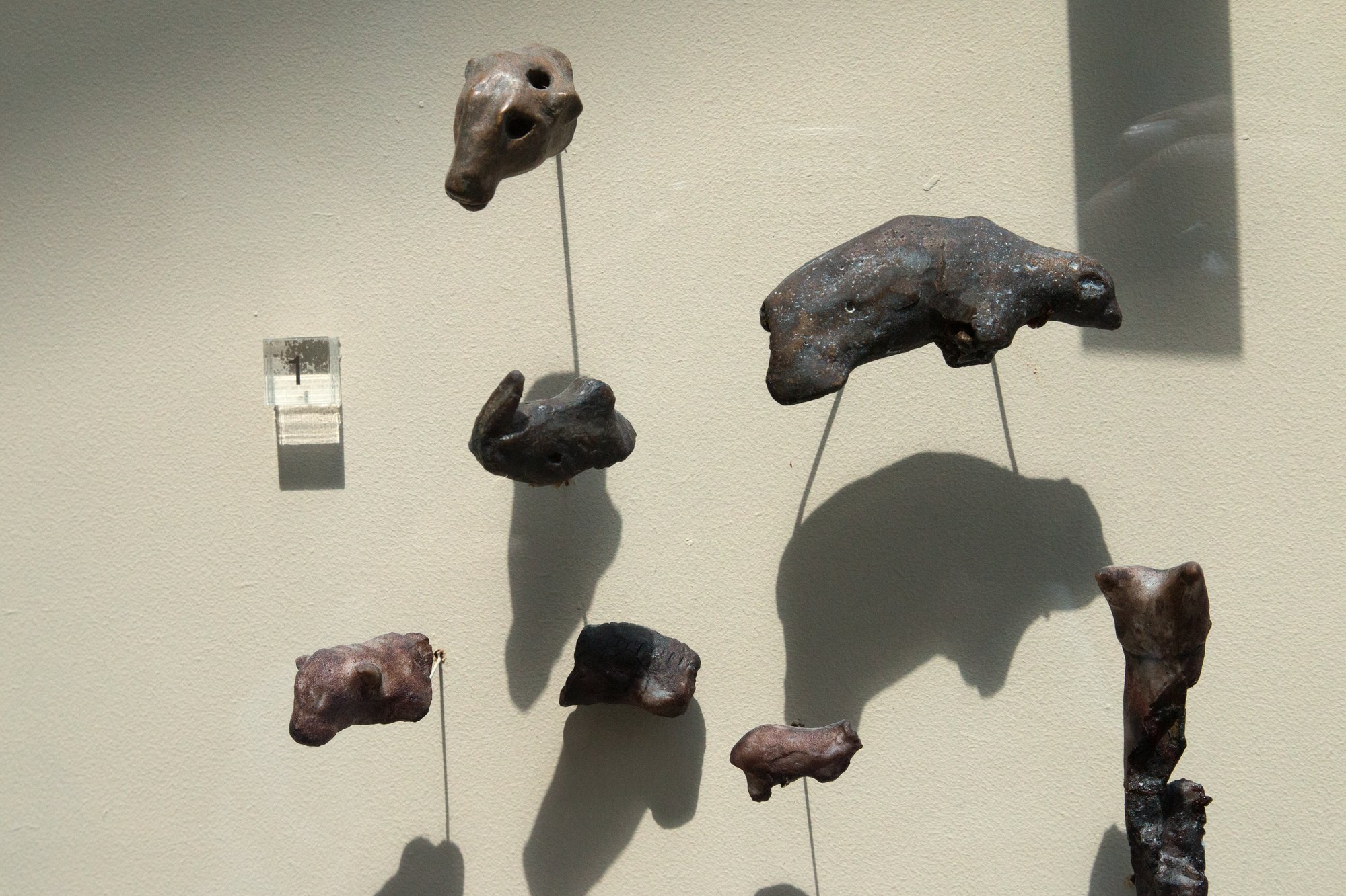 Figurines animales en ceramique de l epoque gravettienne trouvees a Dolni Vestonice exposees au Musee de Moravie a Brno