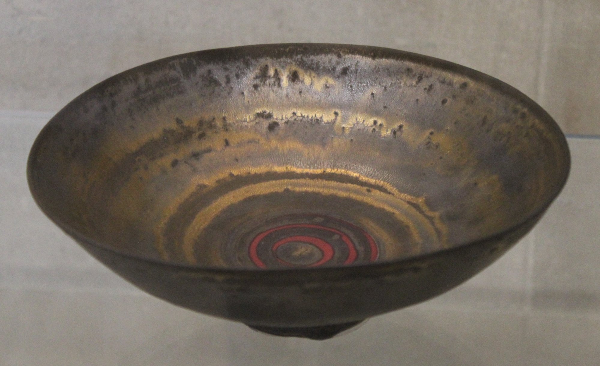 Vase tourné par Lucie Rie, collection W.A. Ismay, York Art Gallery