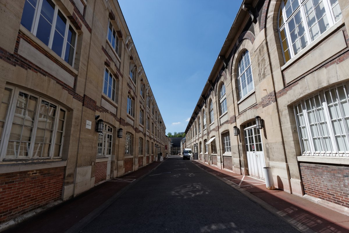 Vue de la Manufacture nationale de Sevres depuis la rue