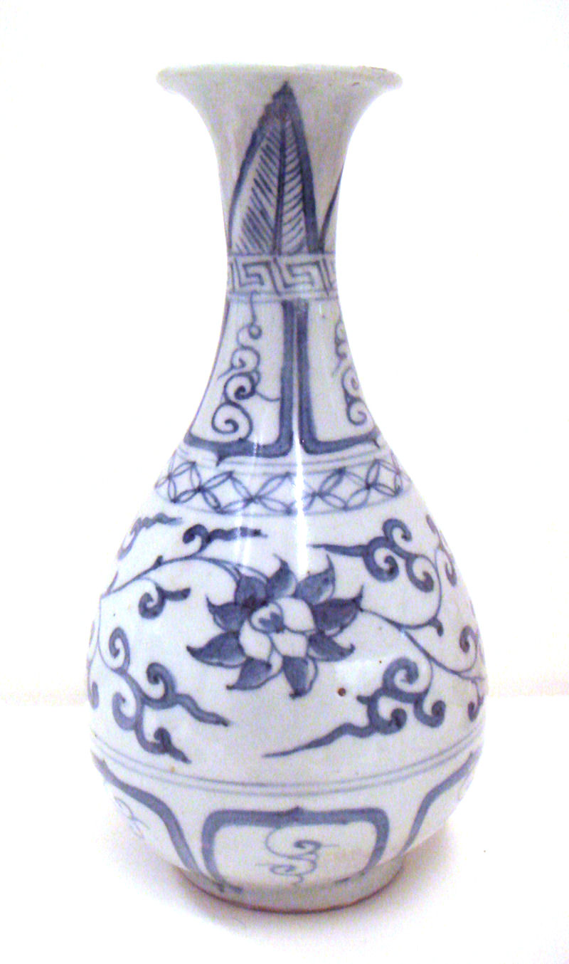 Porcelaine bleu et blanc de Jingdezhen, decoree au cobalt sous email