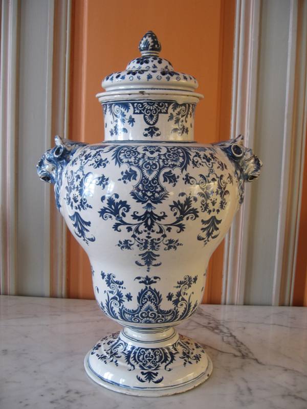 Vase de la Manufacture Clérissy, Moustiers-Sainte-Marie, XVIIIe siècle