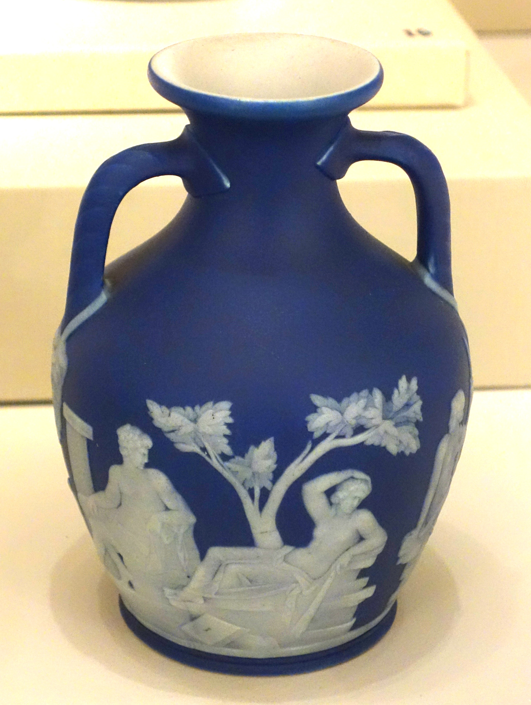 Replique du Vase Portland en jasperware bleu, Wedgwood and Sons, vers 1880